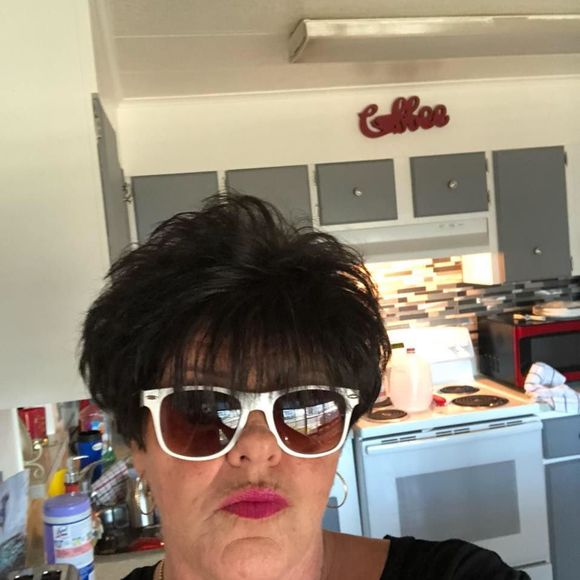 Meet your Posher, Debbie - Picture 1 of 1